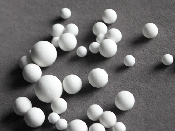 Corundum grinding ball