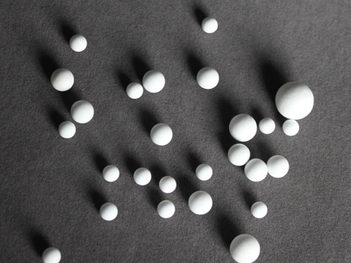 Corundum grinding ball