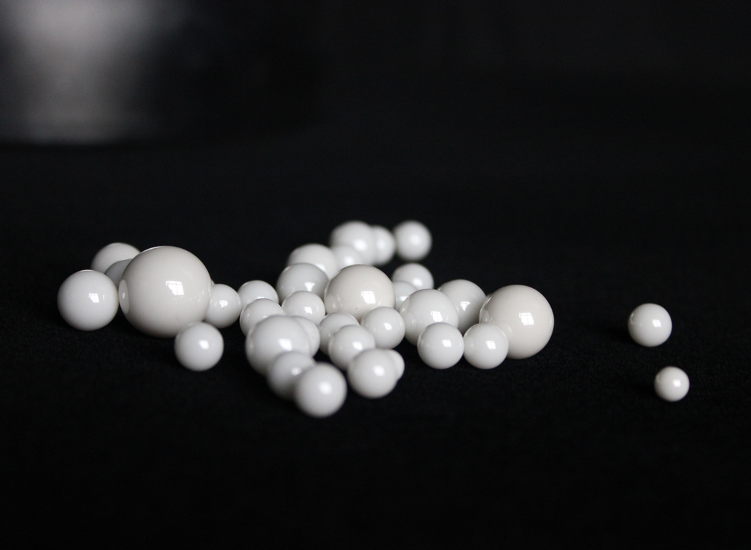 Zirconia grinding balls