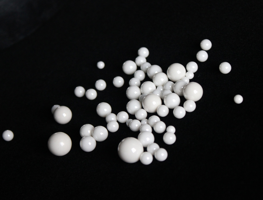 Zirconia grinding balls