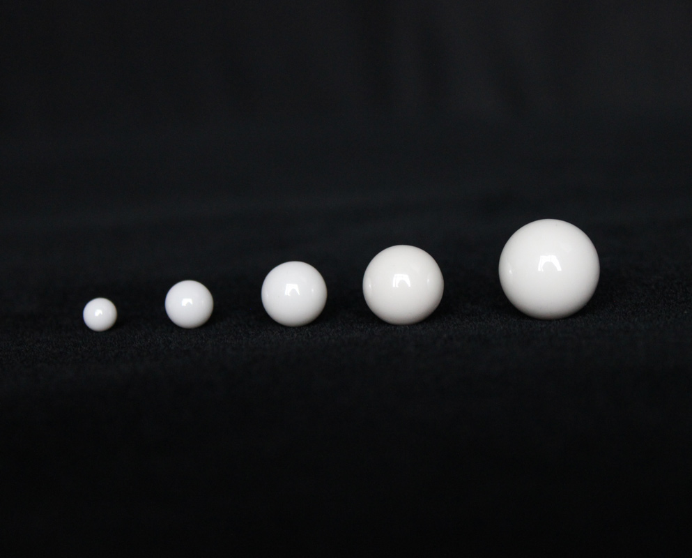 Zirconia grinding balls